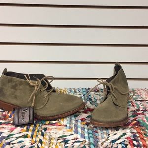 Brand new women’s Brooks Brothers suede booties